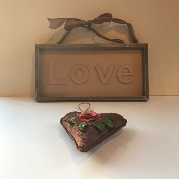 Wood LOVE Sign Champagne Color and Fabric Heart Ornament with Pink Rose Gold Fl - Picture 3 of 4